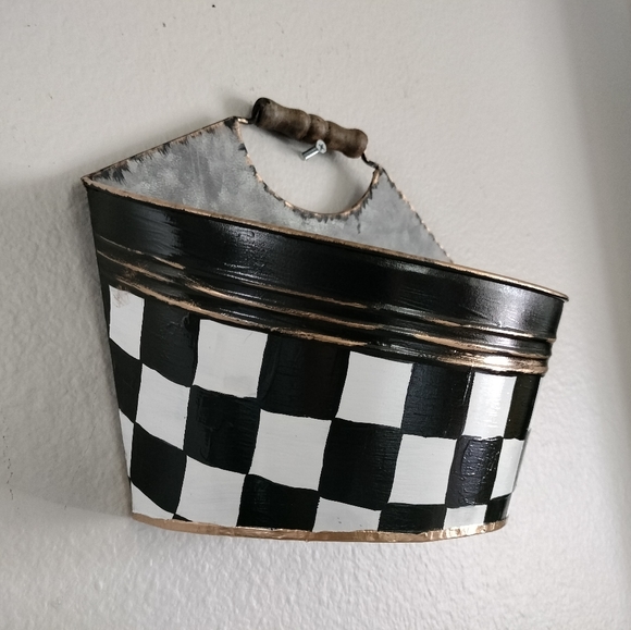 COPY - Metal Wall Planter 8 X 6" Hand Painted by me - Picture 3 of 3